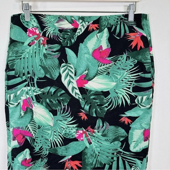 Lord And Taylor Tropical Pencil Skirt - Picture 6 of 14